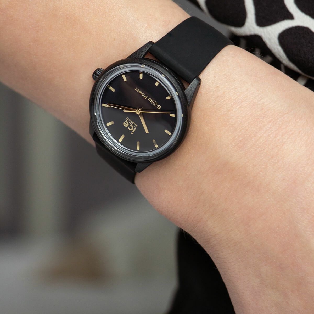 [ICE-WATCH] アイスウォッチ 腕時計 ICE solar power アイスソーラーパワー ブラックゴールド スモール 020302 ＜ ユニセックス レディース メンズ ブラック ゴールド 太陽電池 ＞
