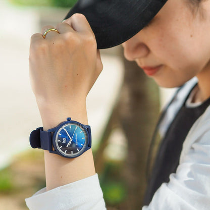 [ICE-WATCH] アイスウォッチ 腕時計 ICE solar power アイスソーラーパワー ブルーサンセット ミディアム 020604 ＜ レディース メンズ 男女兼用 ユニセックス グラデーション ネイビー 青 太陽電池 ＞