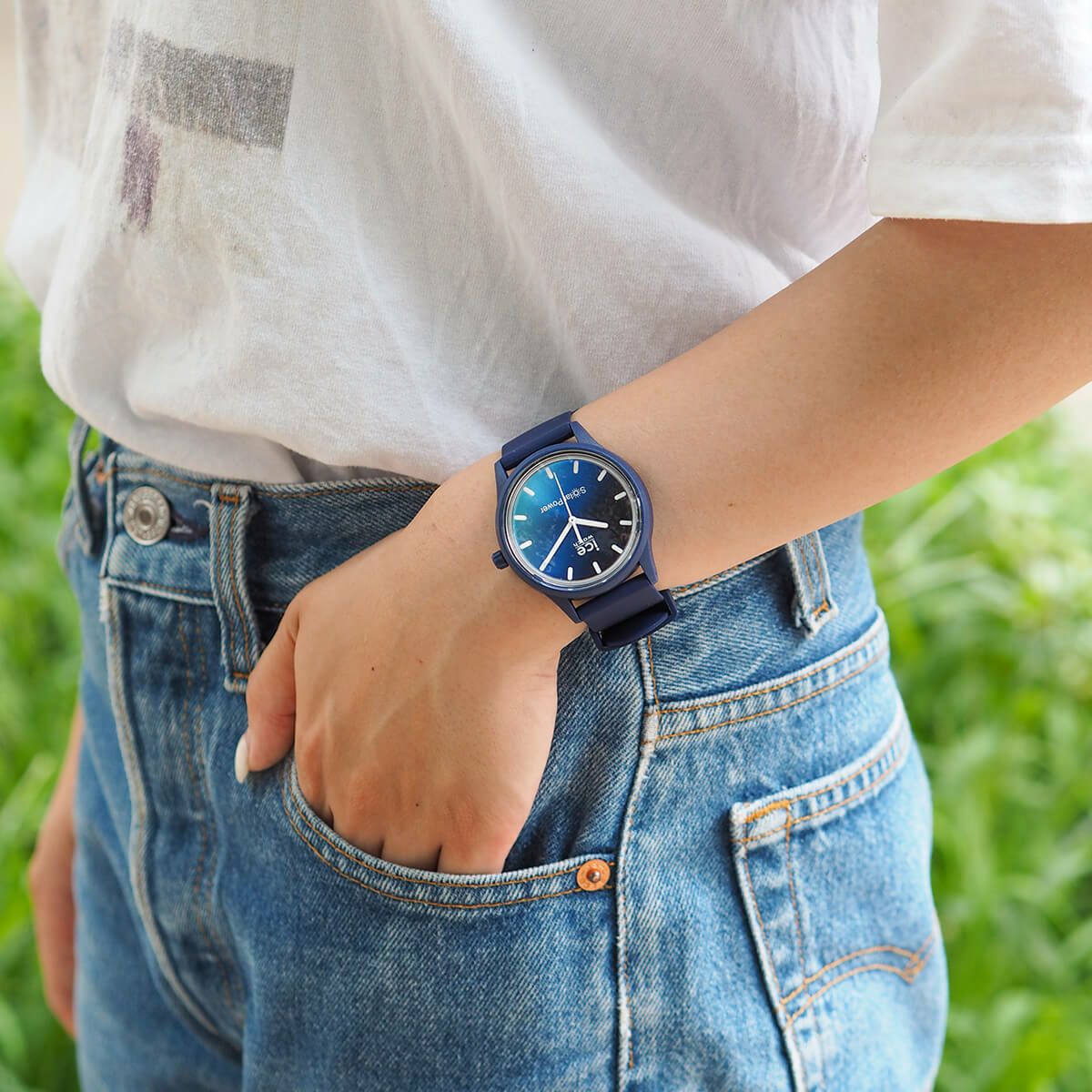 [ICE-WATCH] アイスウォッチ 腕時計 ICE solar power アイスソーラーパワー ブルーサンセット ミディアム 020604 ＜ レディース メンズ 男女兼用 ユニセックス グラデーション ネイビー 青 太陽電池 ＞