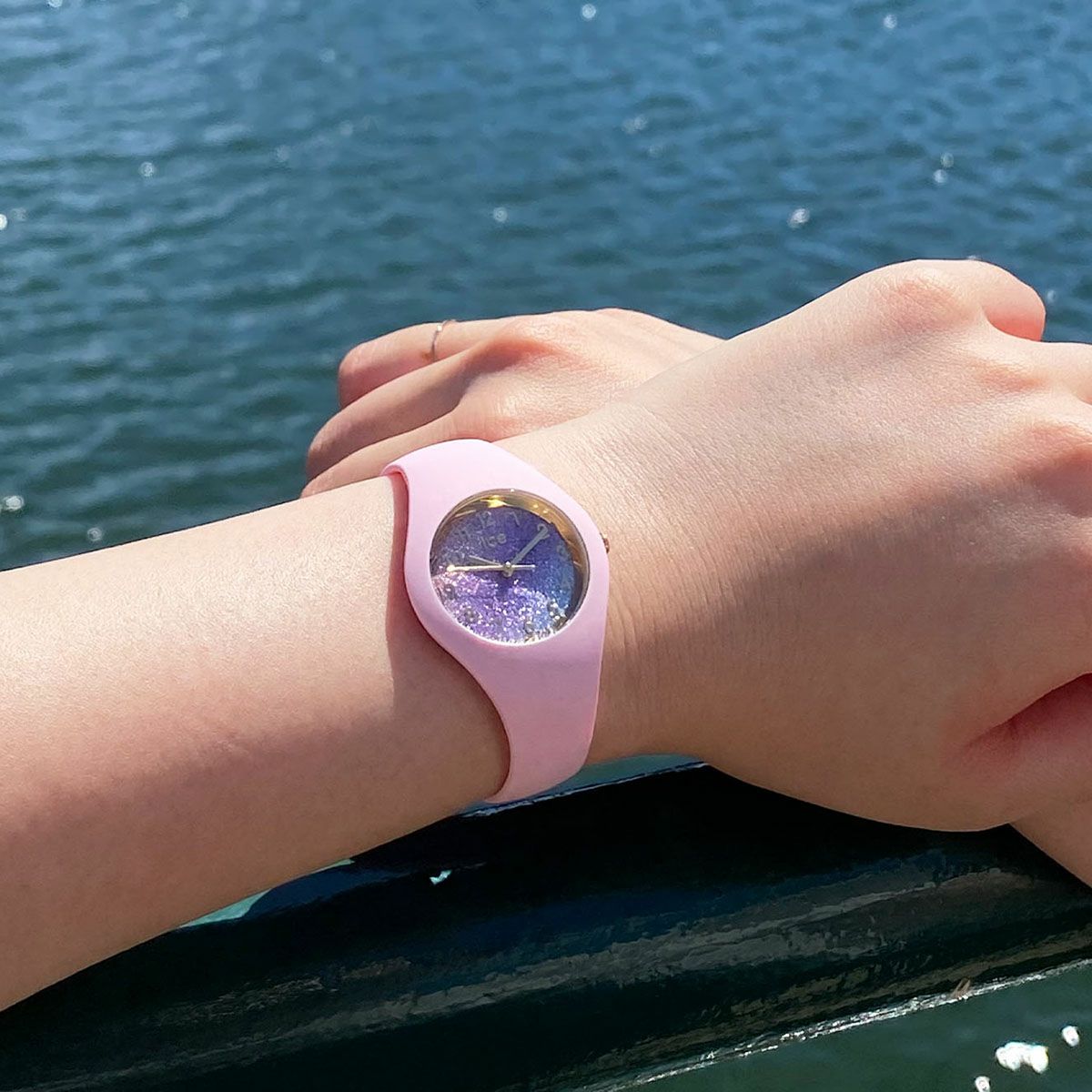 [ICE-WATCH] アイスウォッチ 腕時計 ICE glitter ピンクコズミック スモール 022569 ＜ レディース ピンク パープル ＞