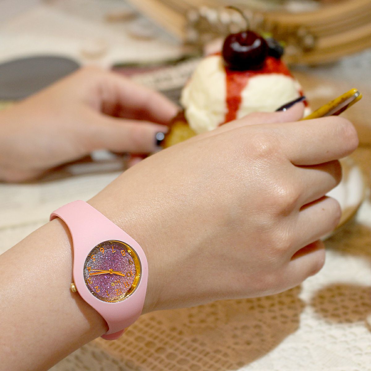 [ICE-WATCH] アイスウォッチ 腕時計 ICE glitter ピンクコズミック スモール 022569 ＜ レディース ピンク パープル ＞