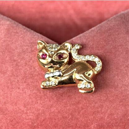ピンバッチ キャット ＜ゴールド ルビー ダイヤ アクセサリー ブローチ ジュエリー＞